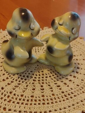 Van Tellingen Yellow Duck Hugging Salt & Pepper Shakers Vintage Huggers